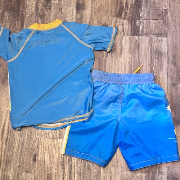 CoComelon Rashguard & Swim Trunk Set Toddler Size 4T - Picture 2 of 4